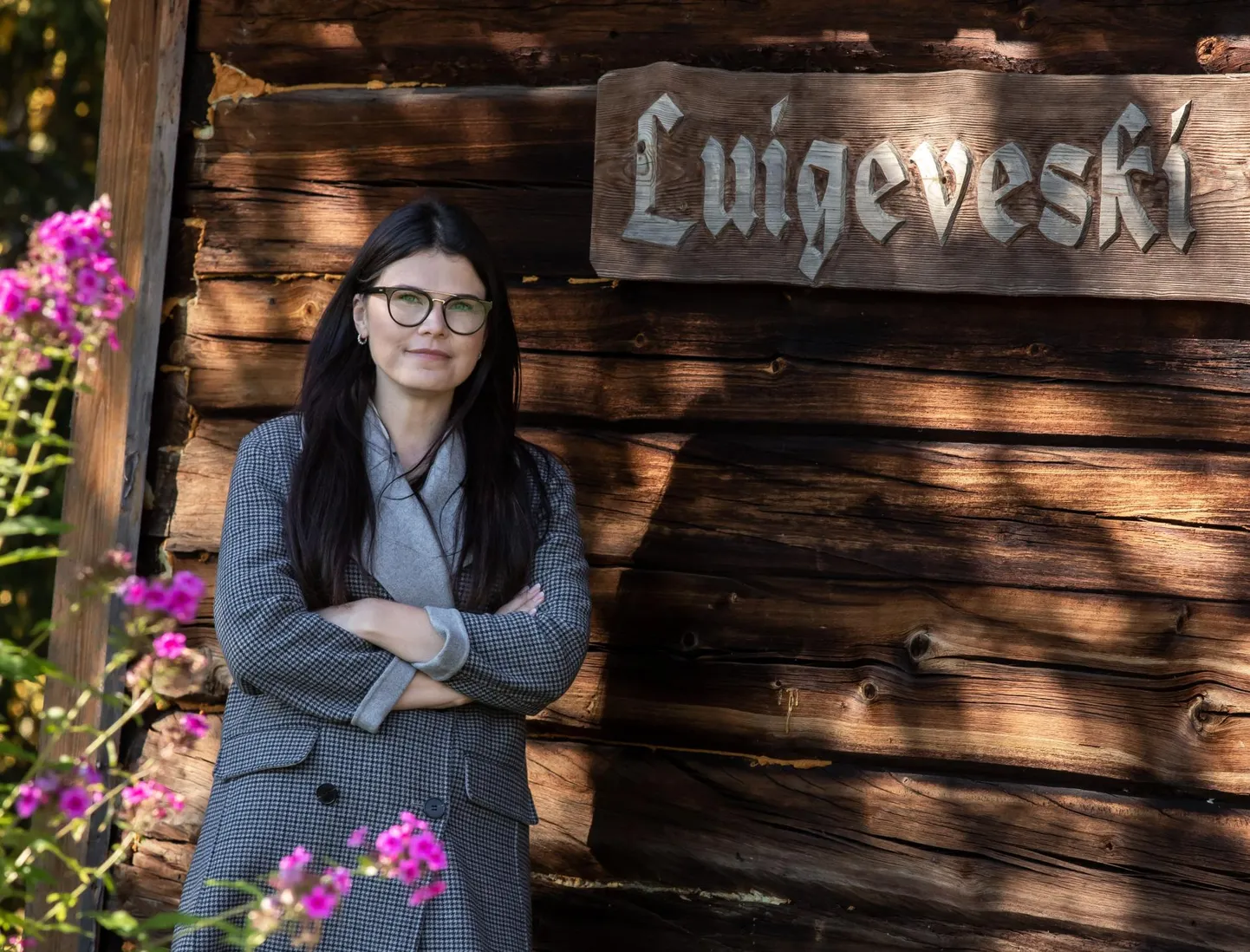 Maalilise Lähkma jõe kaldal asuva Luigeveski talu nimi ütleb, et siin on olnud veski. Seda kinnitavad veskikivid õues vana õunapuu lähedal.