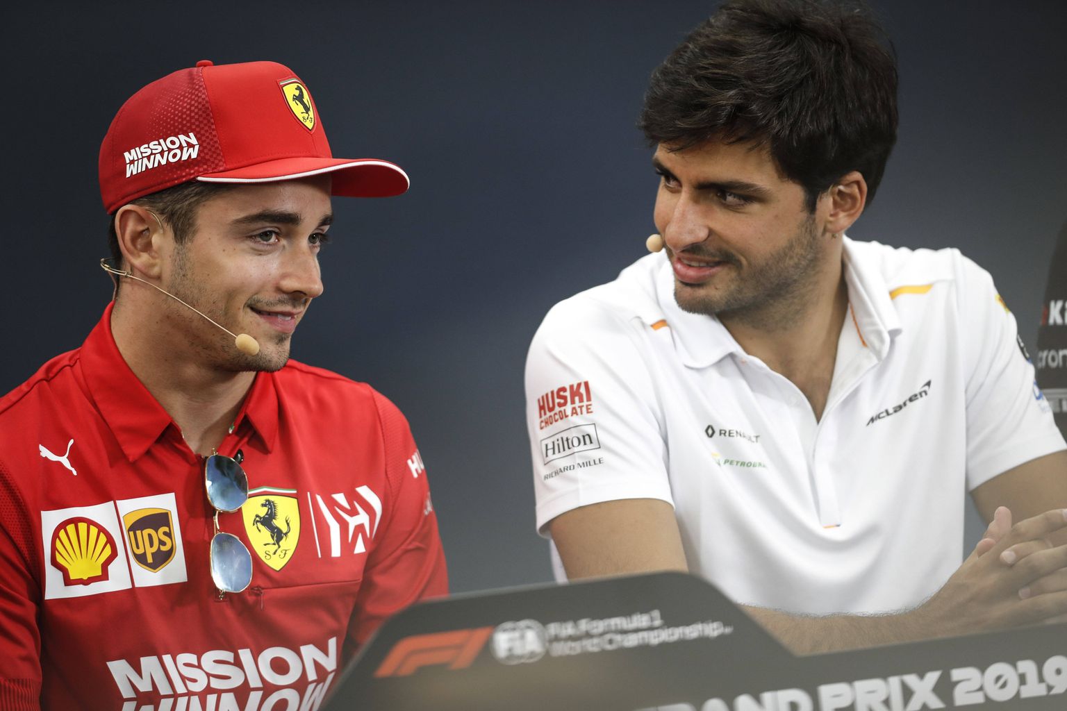Tulevasest hooajast saavad Charles Leclercist (vasakul) ja Carlos Sainz Jr'ist (paremal) Ferrari F1 tiimis meeskonnakaaslased.