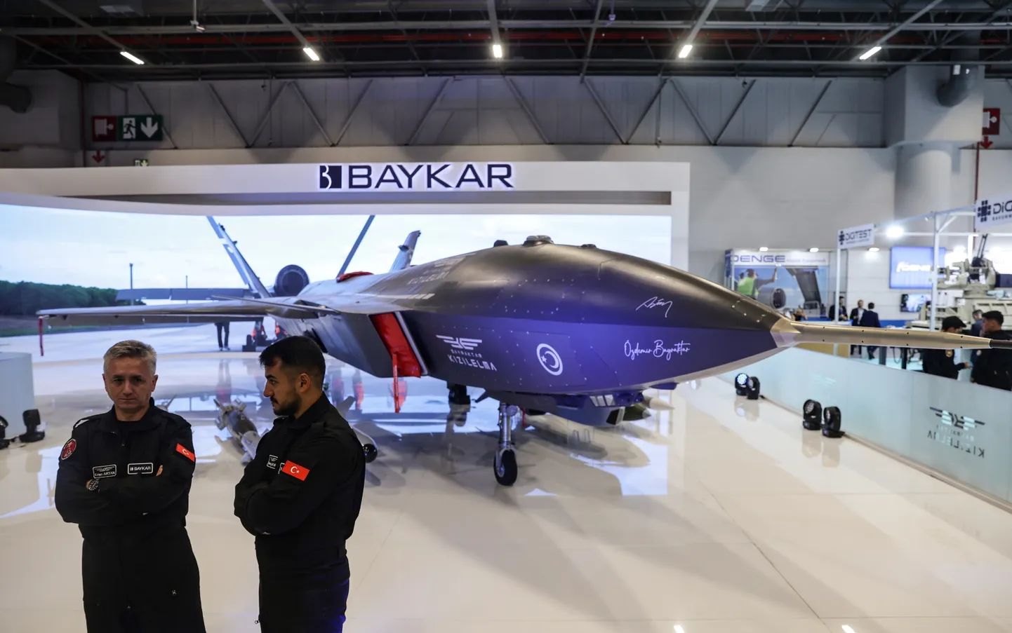 Türgi ettevõtte Baykar loodud mehitamata hävitaja Kizilelma oli hiljuti väljas Saha Expo kaitse- ja lennundusnäitusel Istanbulis. Seesama hiigeldroon võib olla ka üks ühiseid projekte Itaalia kaitsetööstusettevõttega Leonardo, et arendada välja uue põlvkonna tehisaru juhitav lahingutehnika Euroopa vajaduste jaks.