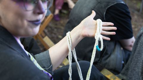 GALERII ⟩ Seks, poks ja sidumismängud. Salongis võtsid omavahel mõõtu siivutute juttude rääkijad