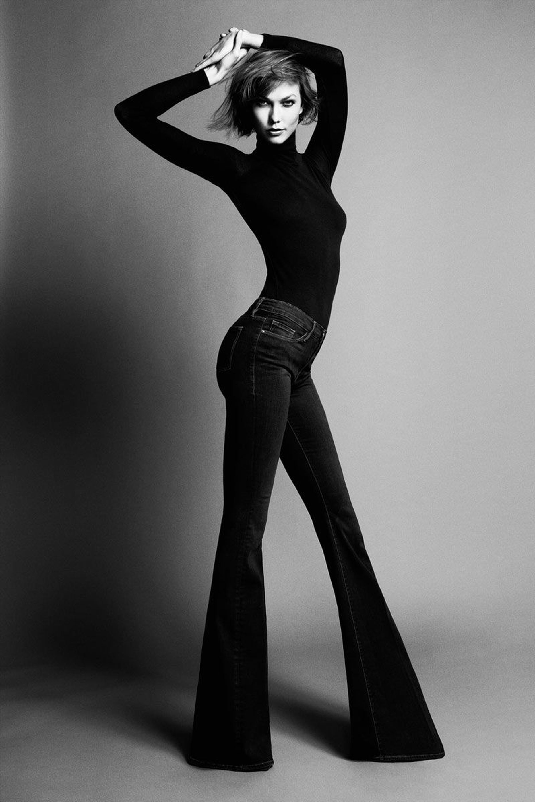 Karlie Kloss enda disainitud teksades.
