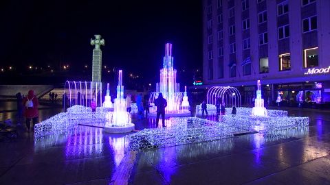 А вы уже успели посмотреть «поющие фонтаны» на площади Вабадузе?