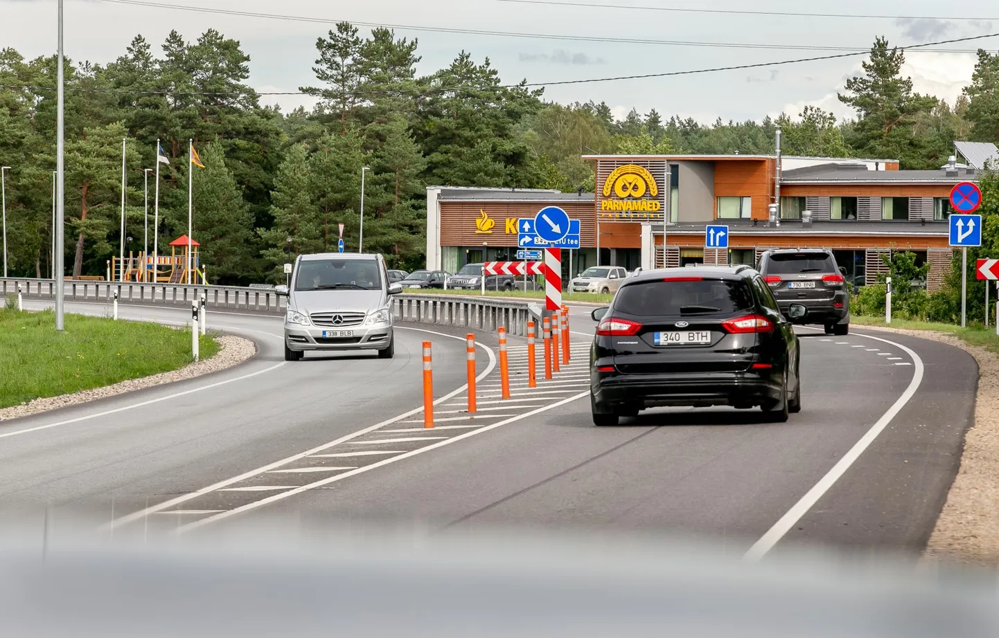 9,6 kilomeetri pikkune teelõik, mida projekteeritakse 2+2 realiseks, muudab lähikonnas elavate inimeste kodutee pikemaks ning põhjustab muidki ebamugavusi, millega maanteeamet ei taha arvestada.
