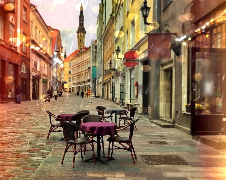 Улочки старого Таллинна с уютными кафе 