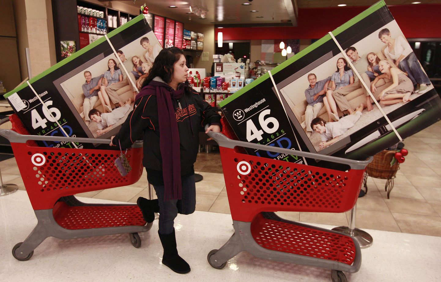 Ostuhullus USA moodi tänupühale järgnenud mustal reedel - Californias Targeti poes ostis naine korraga kaks LCD televiisorit.