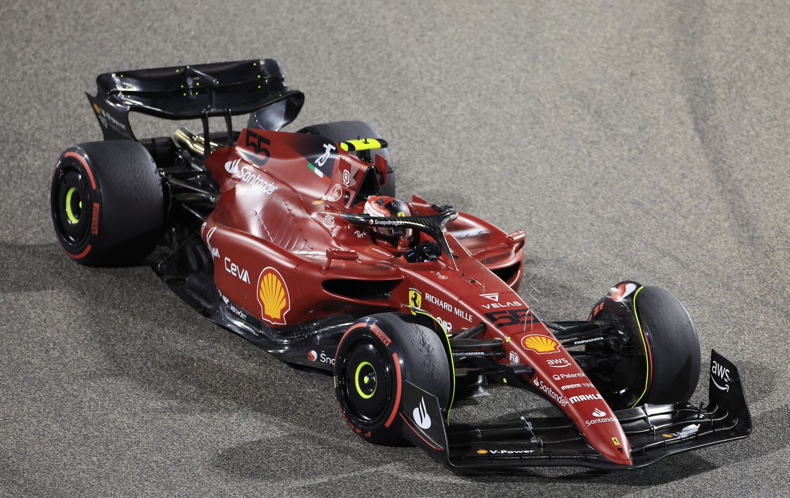Ferrari Formula 1 komandas braucējs Karloss Sainss juniors Bahreinas Grand Prix izcīņā