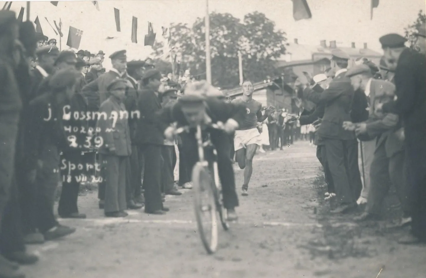 Kuu aega enne olümpiajooksu läbis Jüri Lossmann maratoni Tallinnas. Selle lõpetas ta ajaga 2:39.
