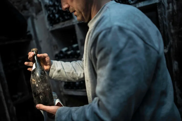 1774. aastast pärit «vin jaune», mis pannakse oksjonile
