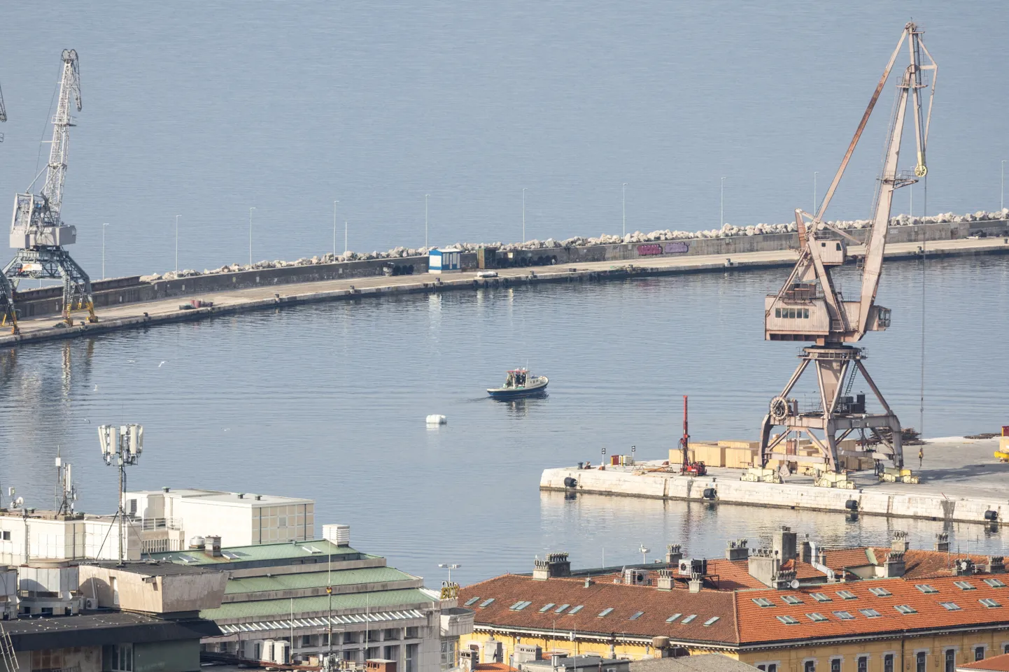 Rijekas ostā neitralizēta Otrā pasaules kara laika mīna.