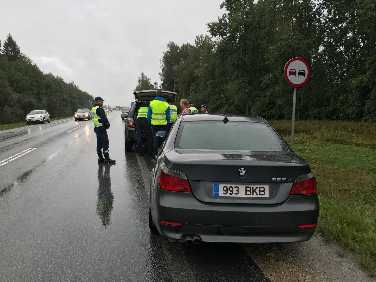 Otsasõit Tallinna-Tartu maantee ääres seisnud sõidukitele.