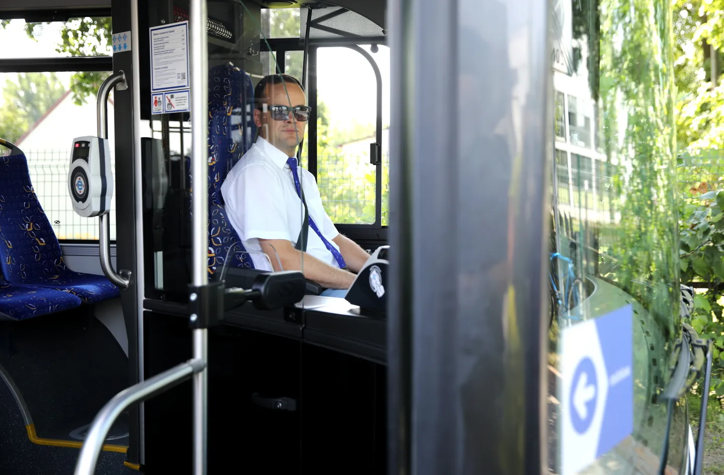 SIA "Rīgas satiksme" autobusa šoferis.