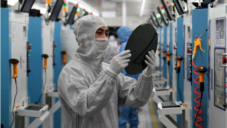 Завод по производству чипов в Китае