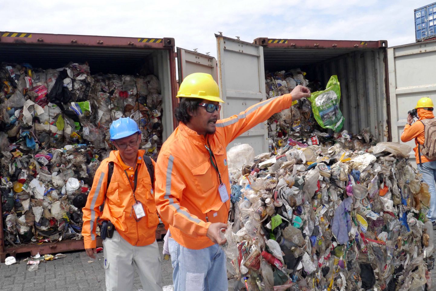 Kanādas atkritumi Manilas ostā. 10.novembris, 2014