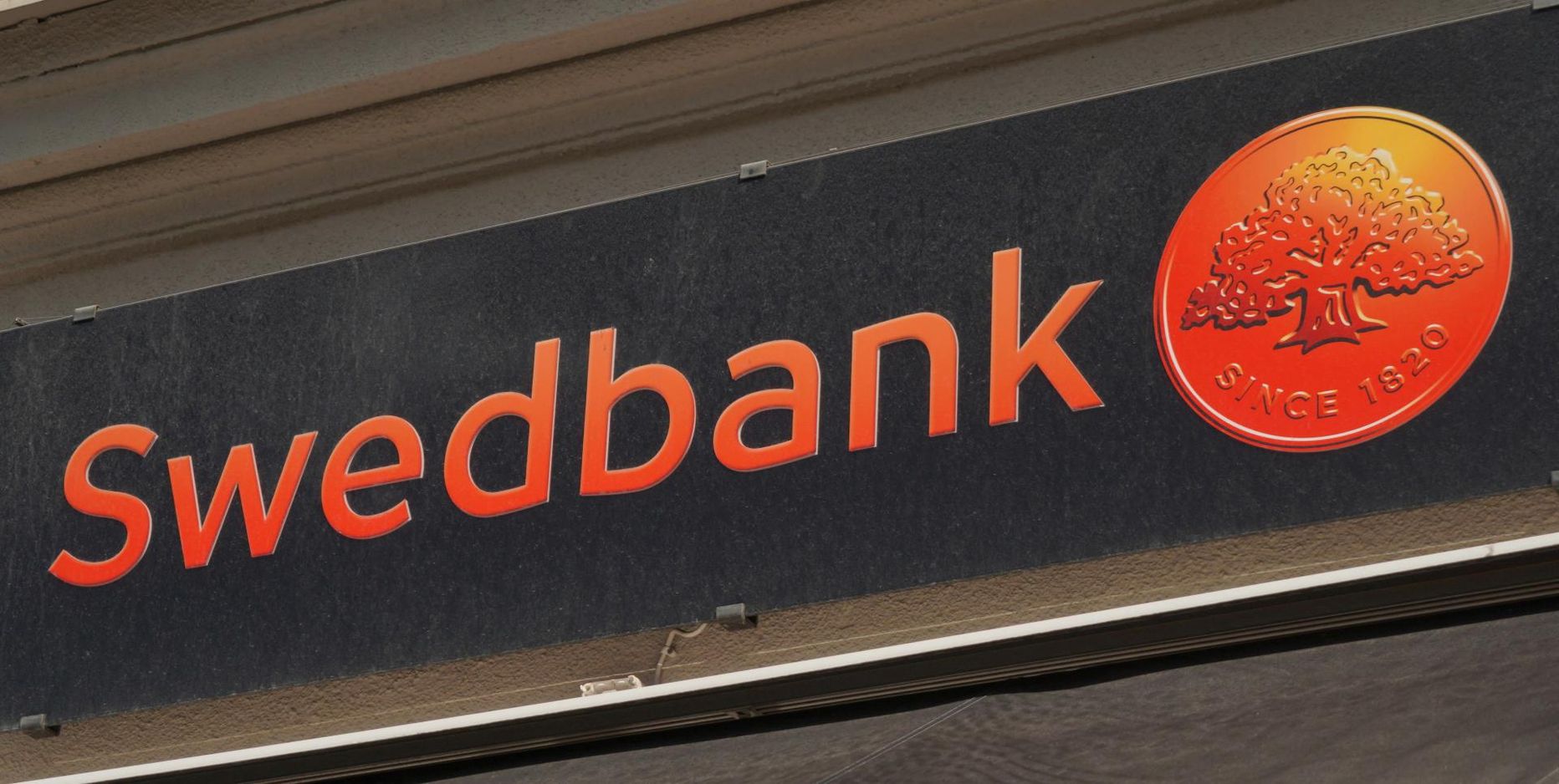 Власти Нарвы призвали Swedbank внести изменения в мобильное приложение