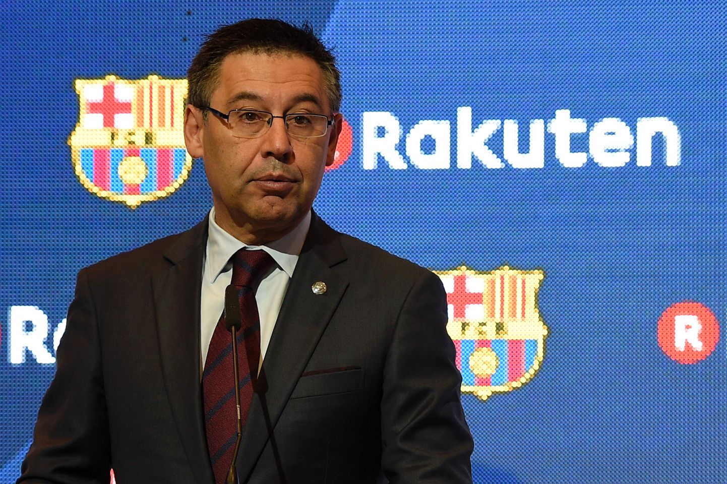"Барселона" и ее президент Жозеп Бартомеу снова попали в неприятную ситуацию