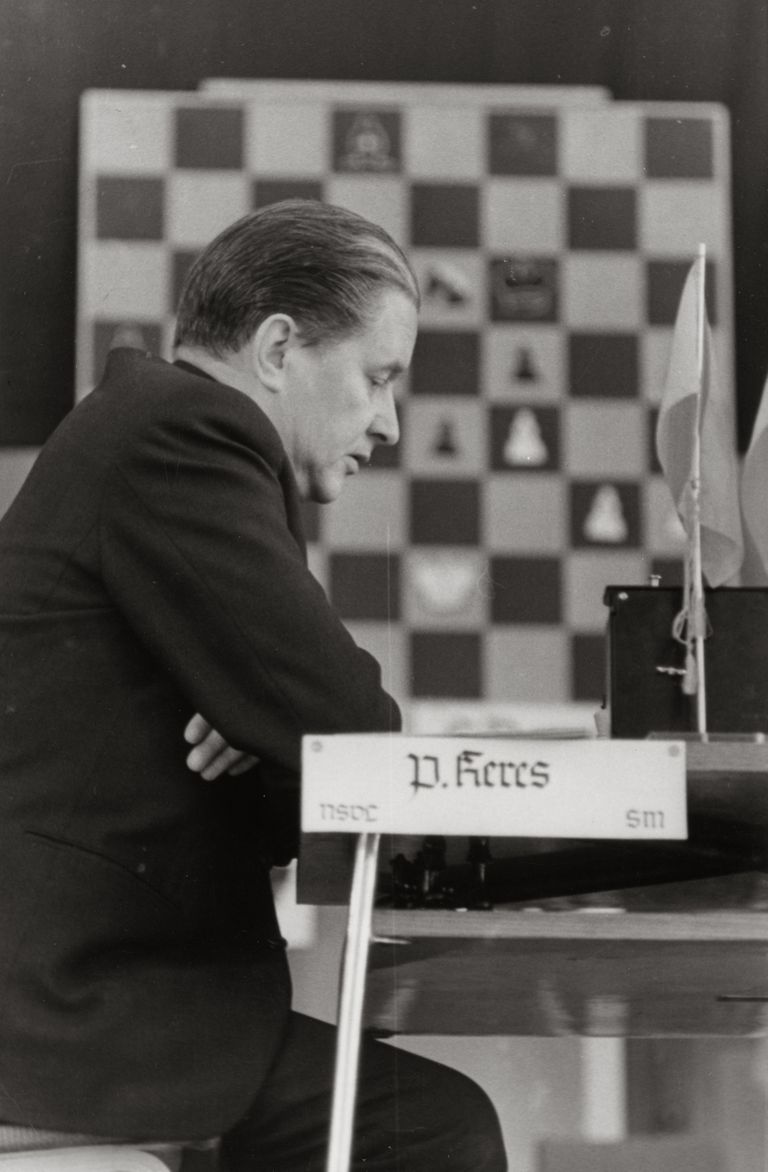 Paul Keres osalemas rahvusvahelisel maleturniiril Tallinn-1971.