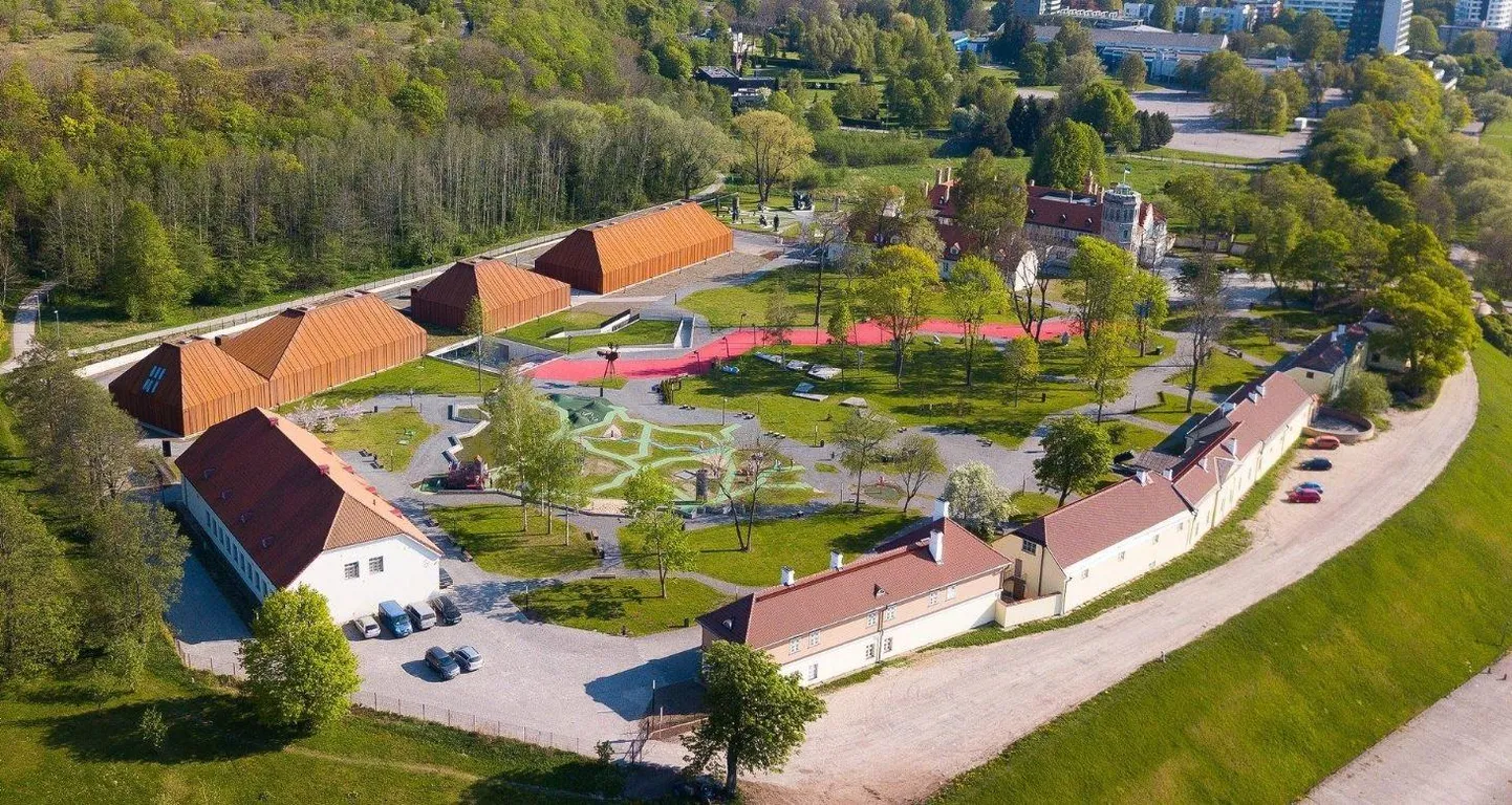 Eesti Ajaloomuuseumi Maarjamäe ajalookeskus toob esile Tallinna kõige paremini säilinud suvemõisa ilu ja suursugususe. Muuseumihoonete kõrval väärivad esiletõstmist õnnestunud väliekspositsioonid.