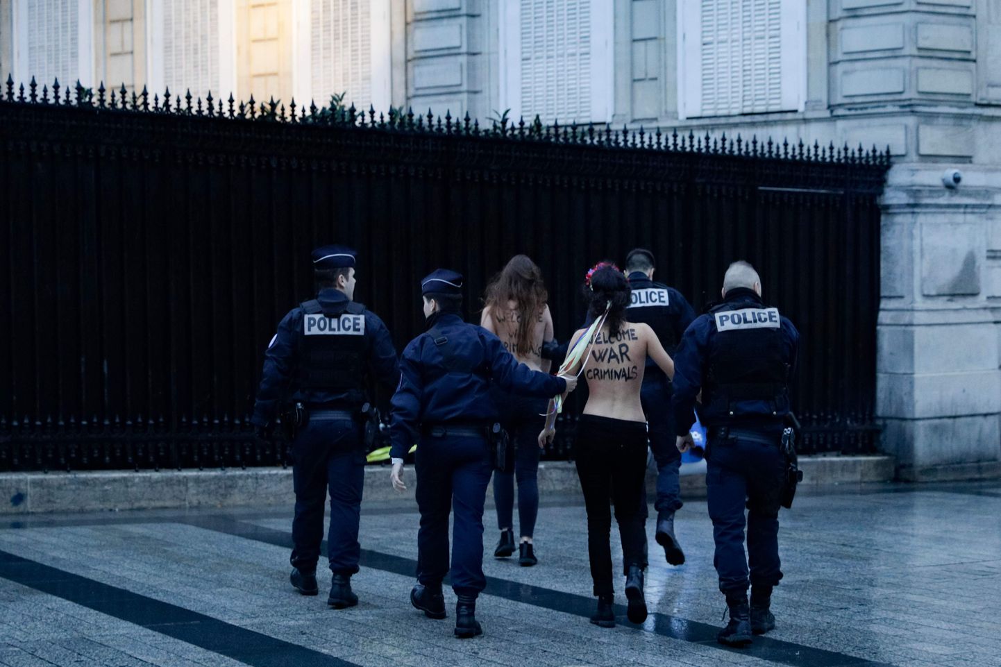 Активистки Femen в Париже.