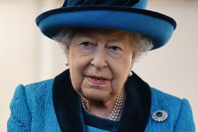 Kuninganna Elizabeth II 26. novembril 2019 külastamas Londonis kuninglikku filateeliaseltsi