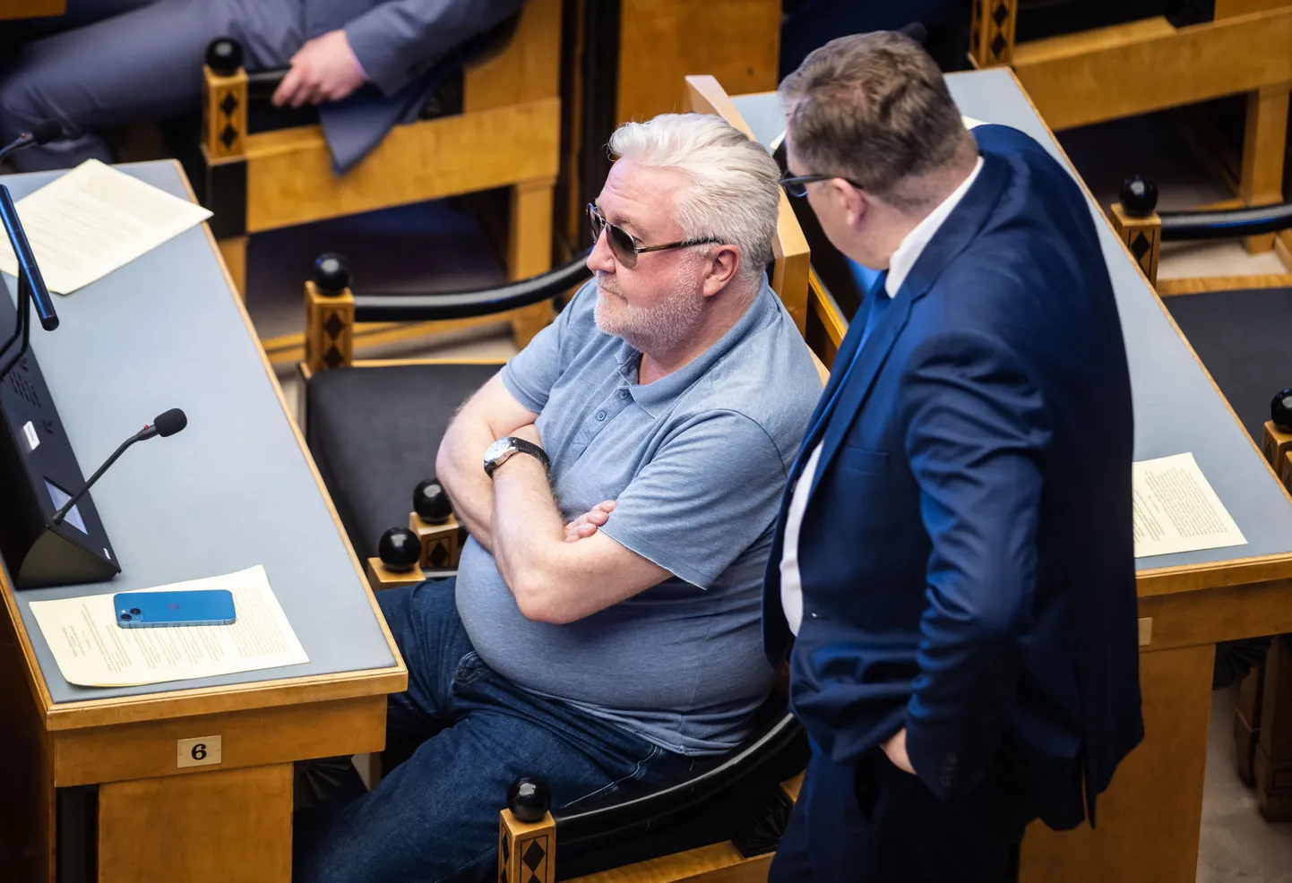 Eesti 200 fraktsiooni juht Marek Reinaas ja erakonna esimees Lauri Hussar  riigikogus.