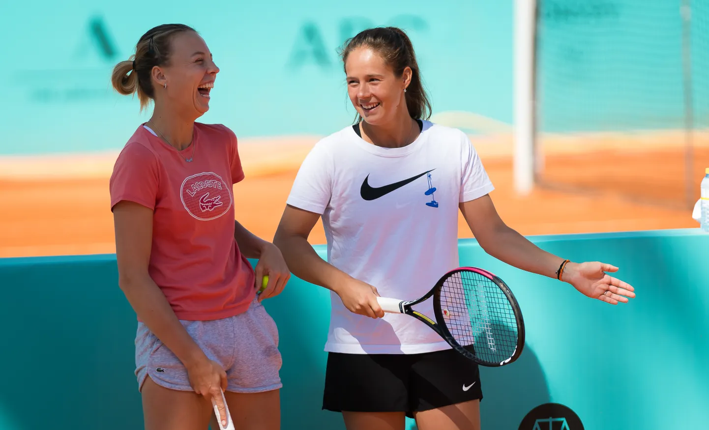 Anett Kontaveit ja Daria Kasatkina Madridis. Enne avaringi kaotust.