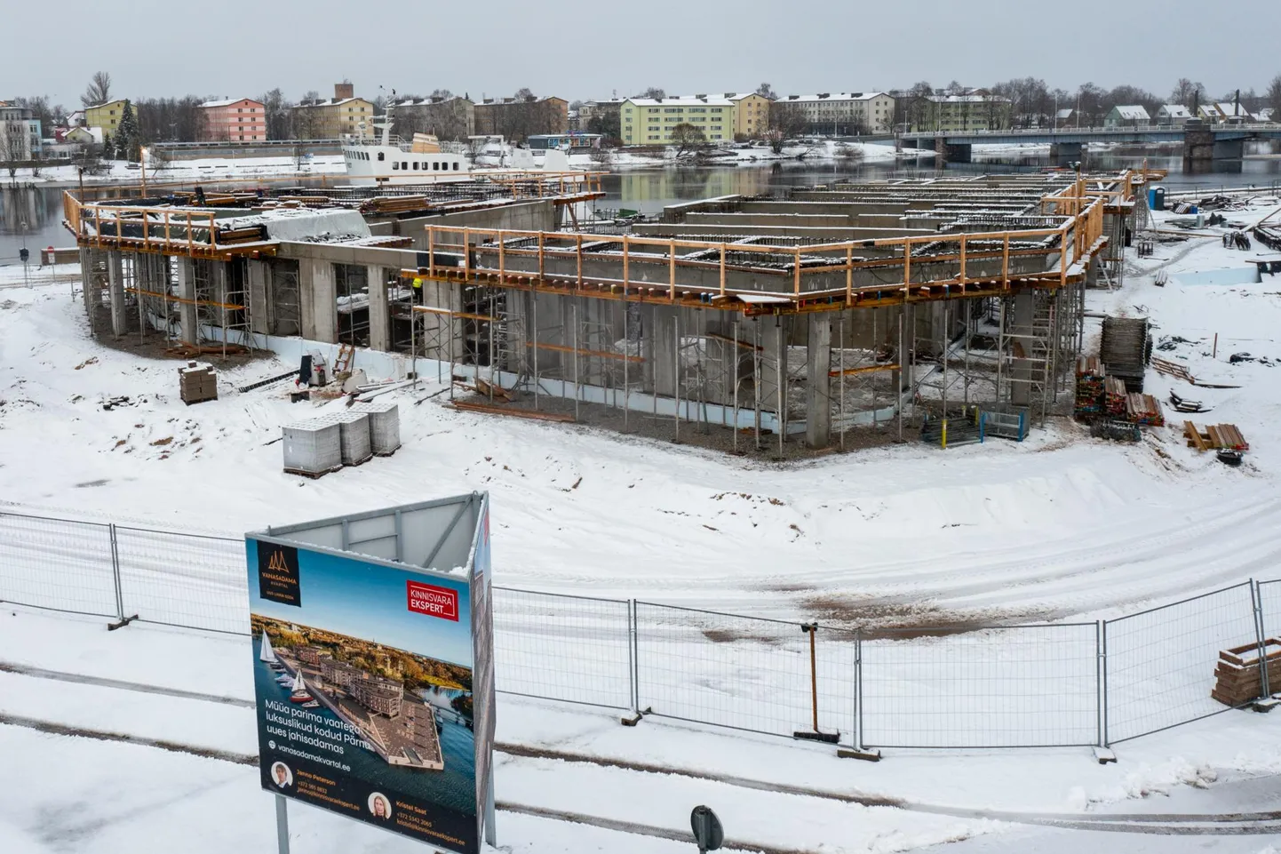 Novembri lõpus käisid Vanasadama kvartalis ehitustööd, kuigi linnavalitsus oli teinud ettekirjutuse-hoiatuse peatada kogu ehitustegevus.