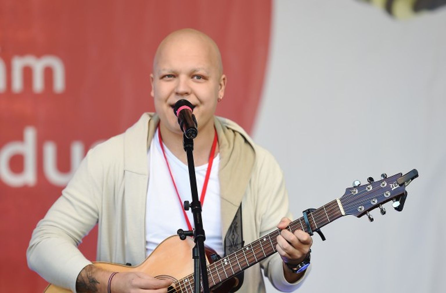 Dziedātājs Valters Frīdenbergs