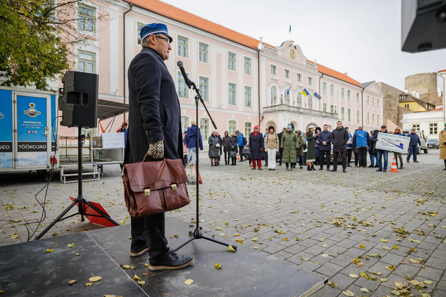 26. oktoobril 2023 toimus Toompeal meeleavaldus õpetajate palgatõusu toetuseks. Pildil Tõnis Lukas.