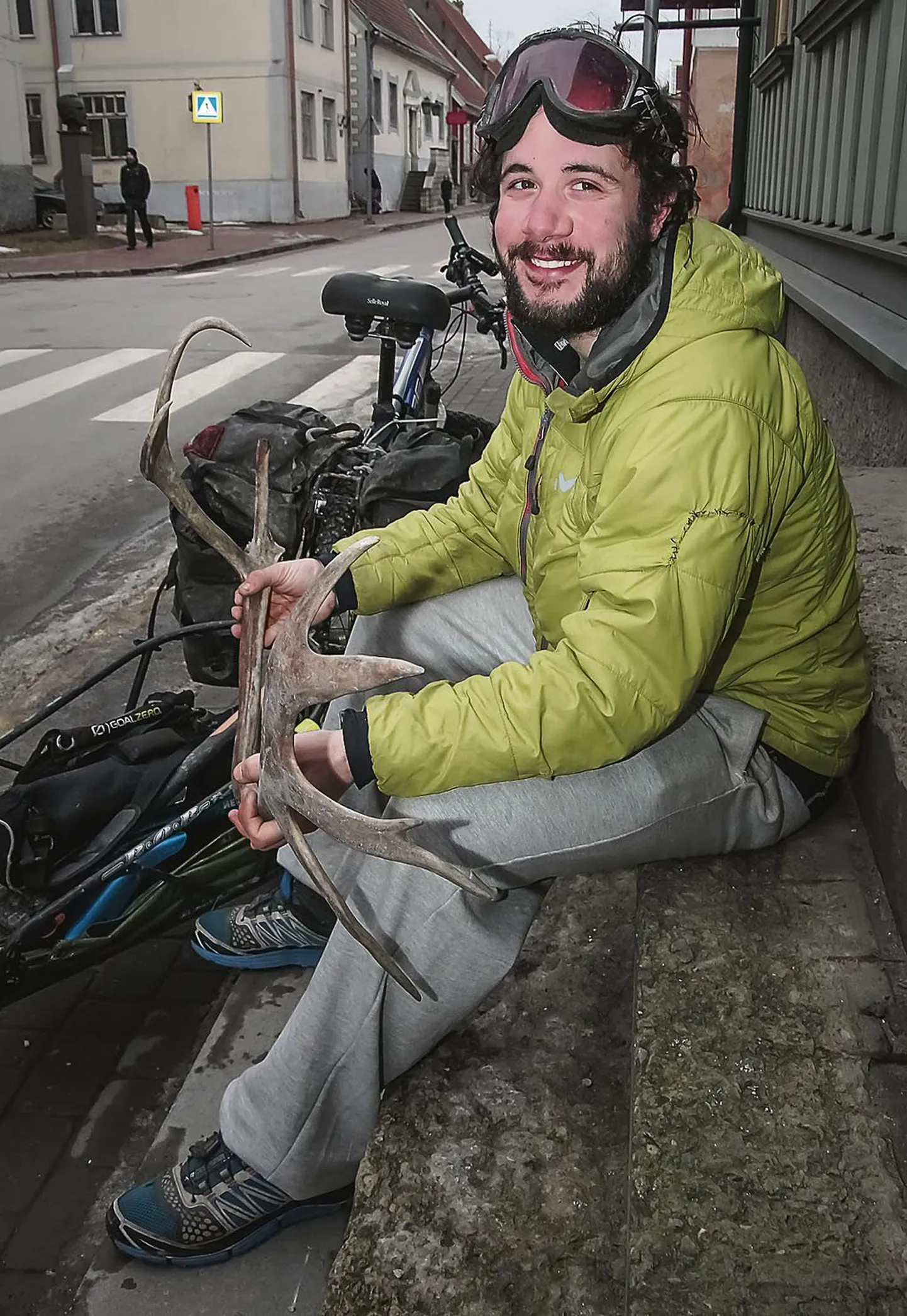 Rutiinsest tööst tüdinenud ja maailmaränduriks hakanud Romain Chautard sõtkus algatuseks Nordkappi.