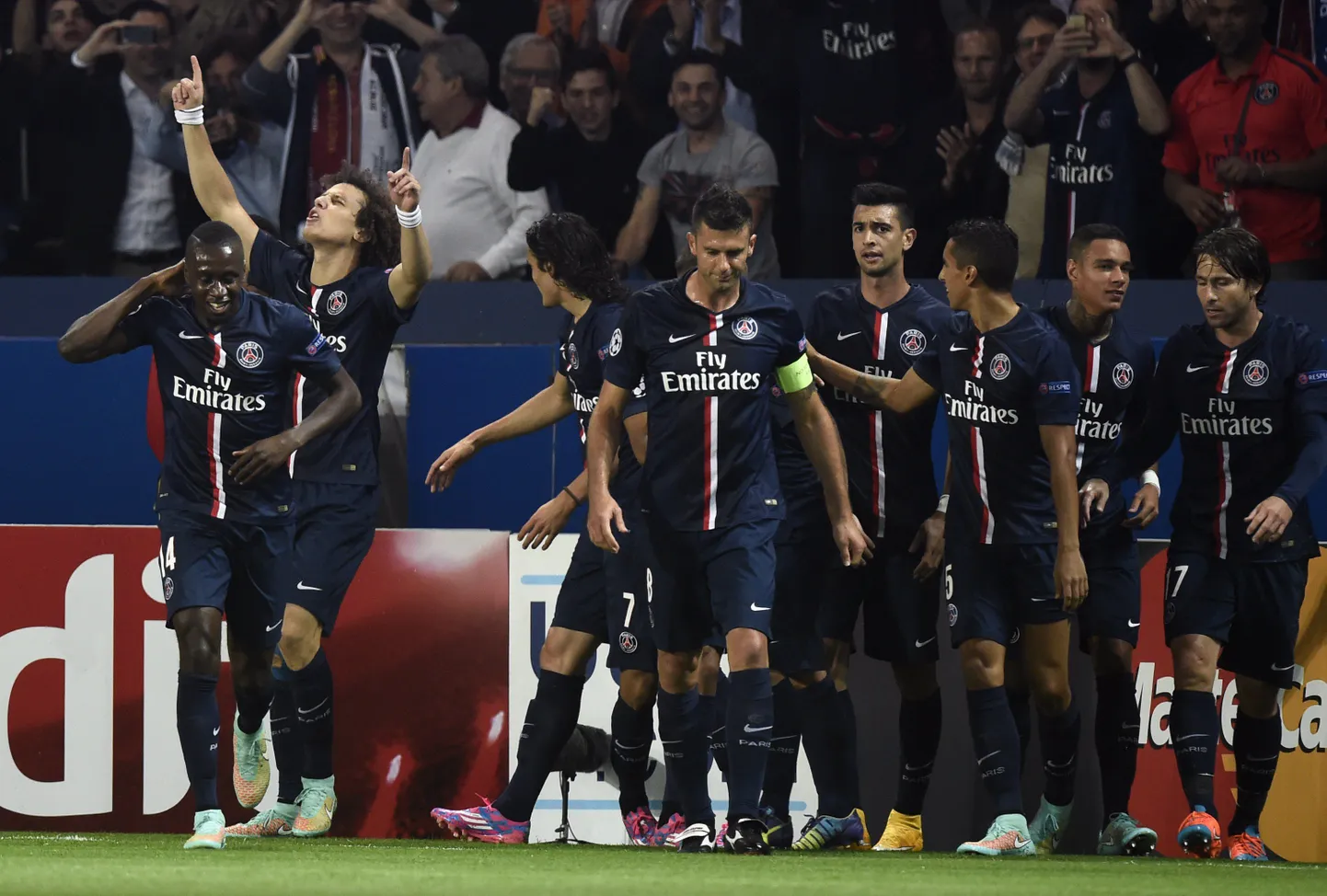 David Luiz väravat tähistamas