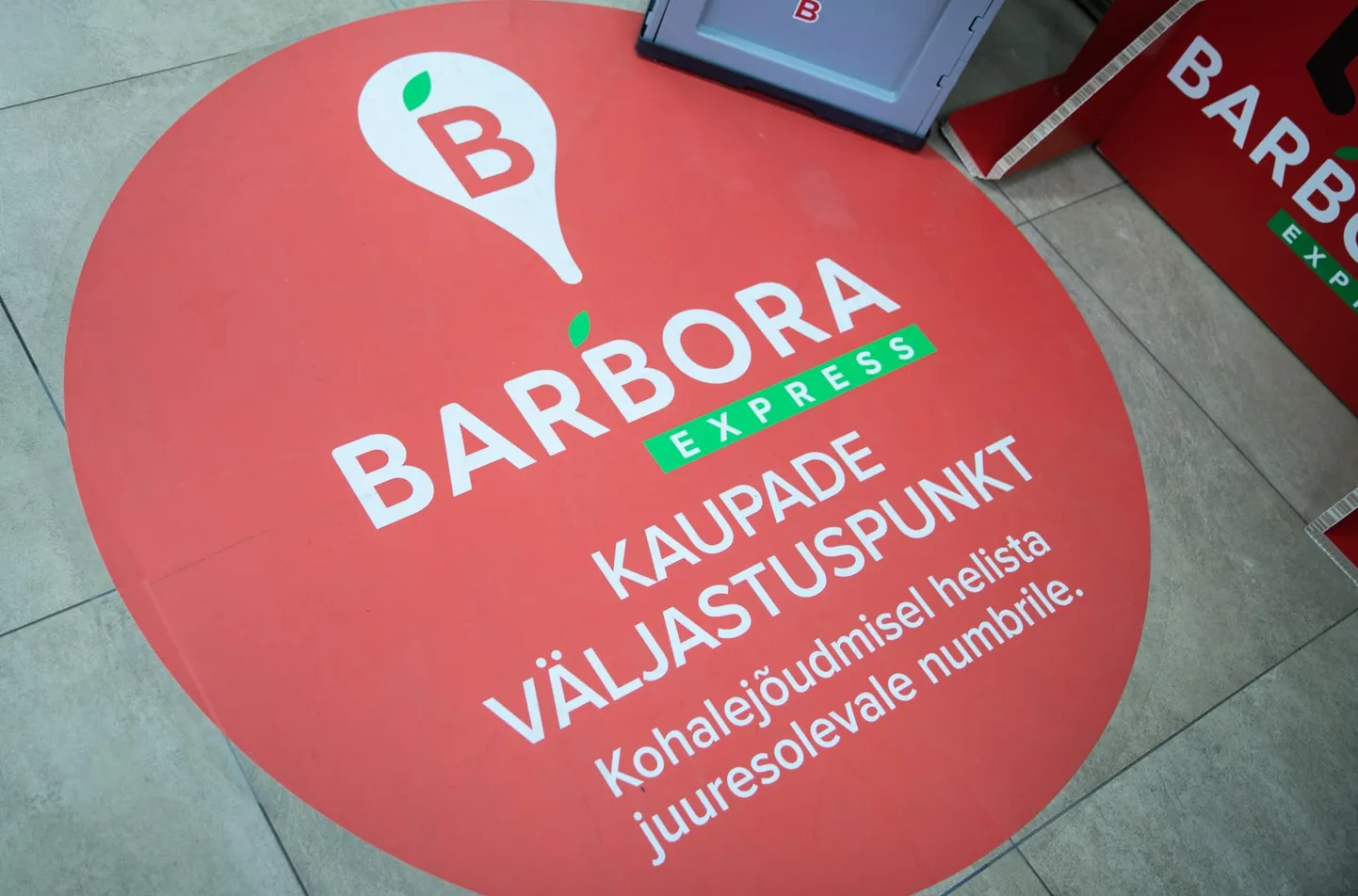 Barbora e-poest tellides saab valida kauba kättesaamiseks Maxima parkla või poesaali, e-Selver toimetab kauba kliendini.