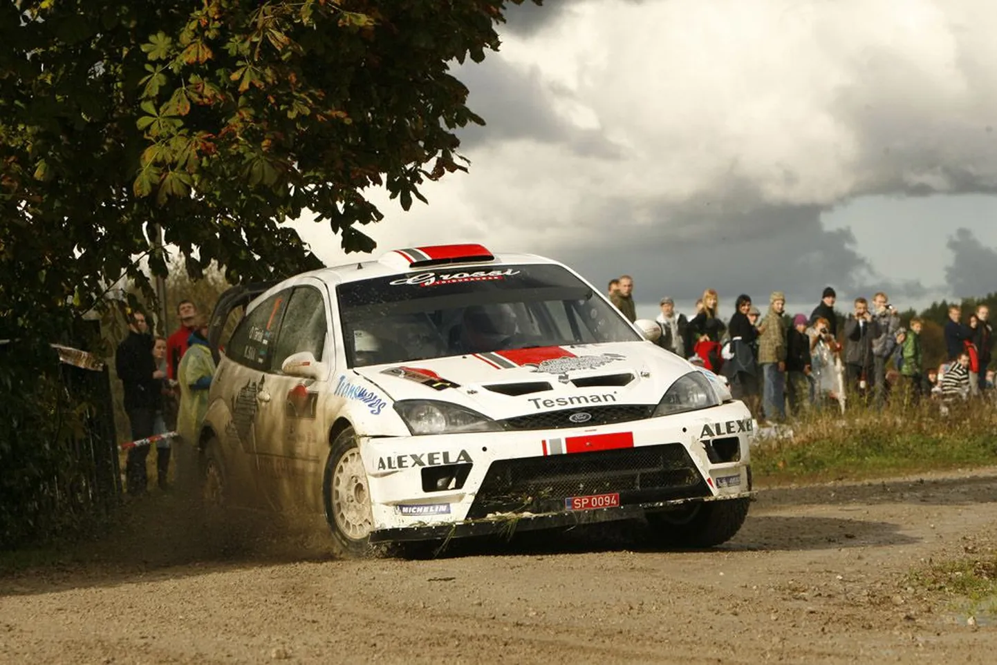 Ott Tänak maitses viimati Saaremaal võidurõõmu 2011. aastal. Mehe kaardilugejaks oli tooma Kuldar Sikk.