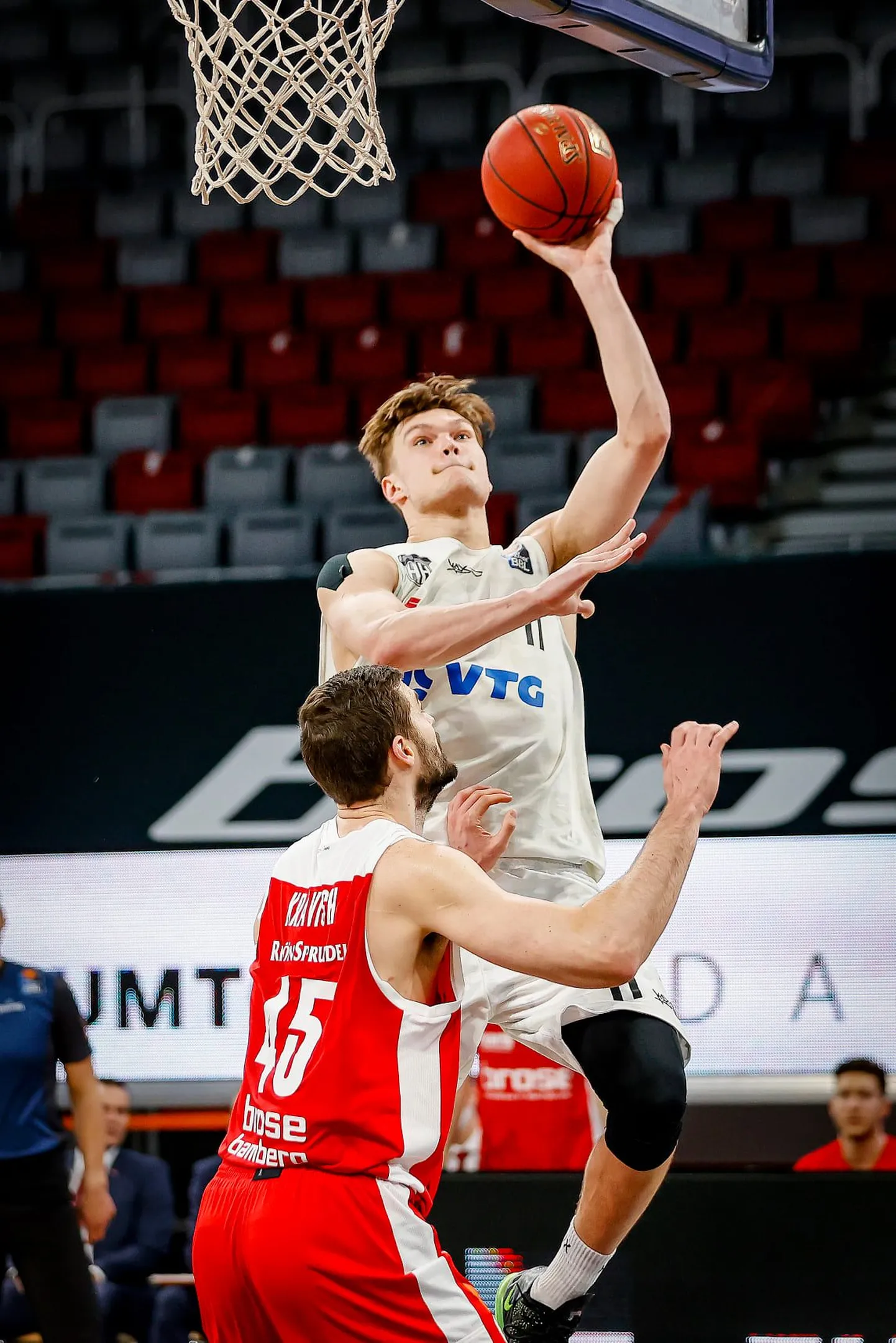 Maik-Kalev Kotsar palliga.