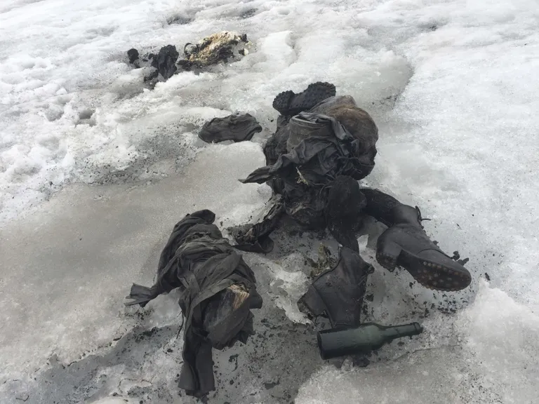 Šveitsi Alpidest leiti 75 aastat tagasi kadunuks jäänute surnukehad /GLACIER 3000/Keystone via AP)