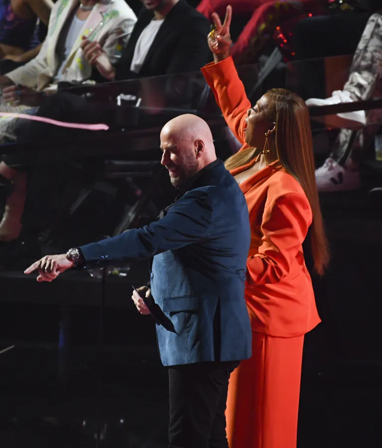 Queen Latifah ja John Travolta tegemas teatavaks aasta muusikavideo saajat, kelleks oli Taylor Swift