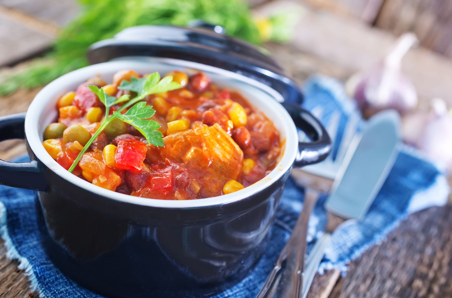RETSEPT Tomatine köögiviljahautis veiselihaga