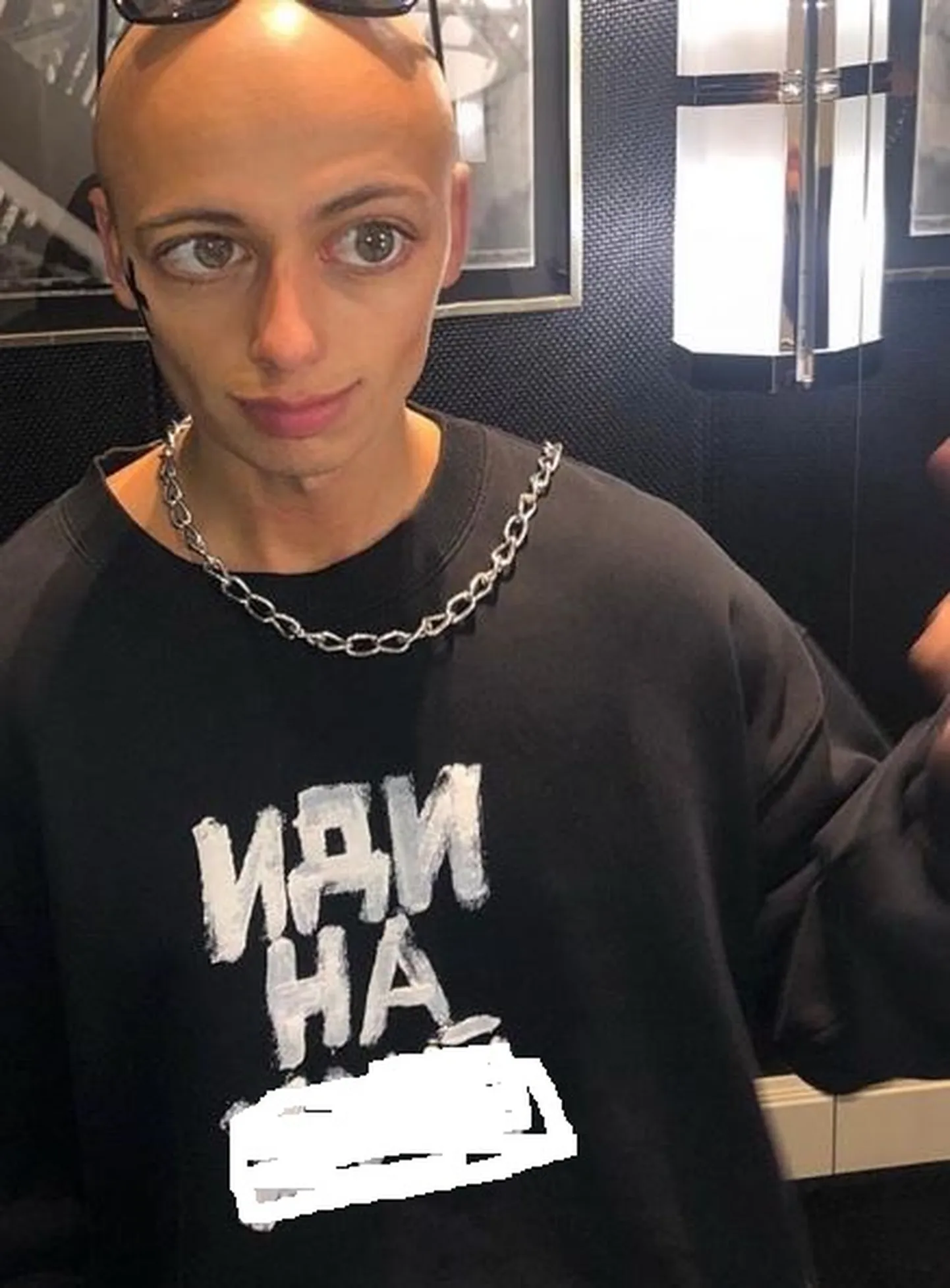 Худи Vetements, изъятые из продаж в лондонском универмаге Harrods