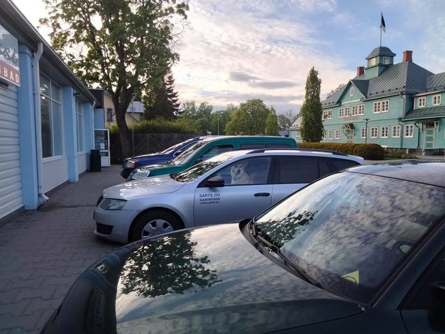 Neljajalgne sohver Kadrinas.