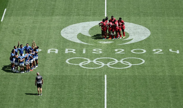 Olümpial osatakse ka rahvast kaasata, mistap oli Stade de France juba enne kohtumise avavilet üles köetud.  