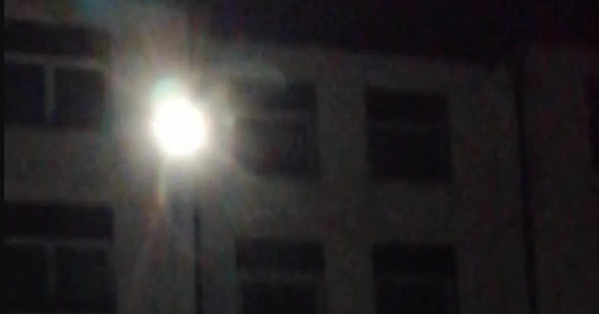 «Nüüd on olukord selline, kus me enam öösiti magada ei saa!» on täiesti ahastuses Põlvas kortermajas elav Marika, kes hooldab vaimu- ja liikumispuudega inimest.