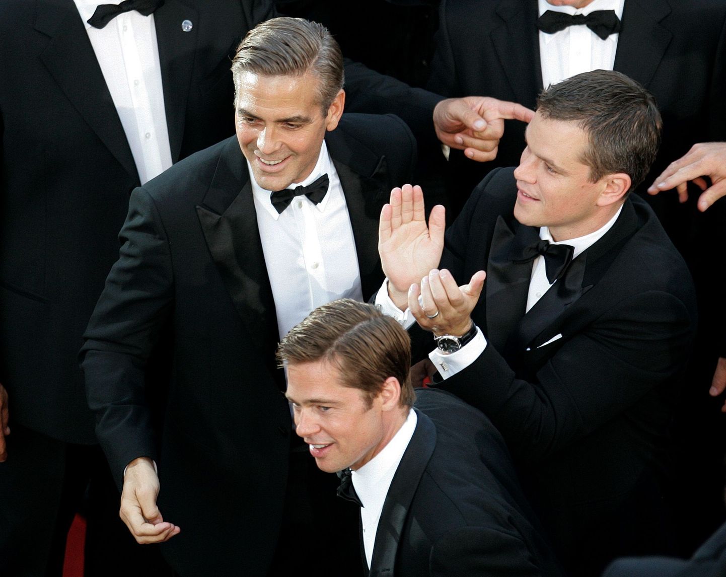 Джордж Клуни, Мэтт Деймон и Брэд Питт - двое из друзей Оушена и сам Дэнни Оушен (Клуни)