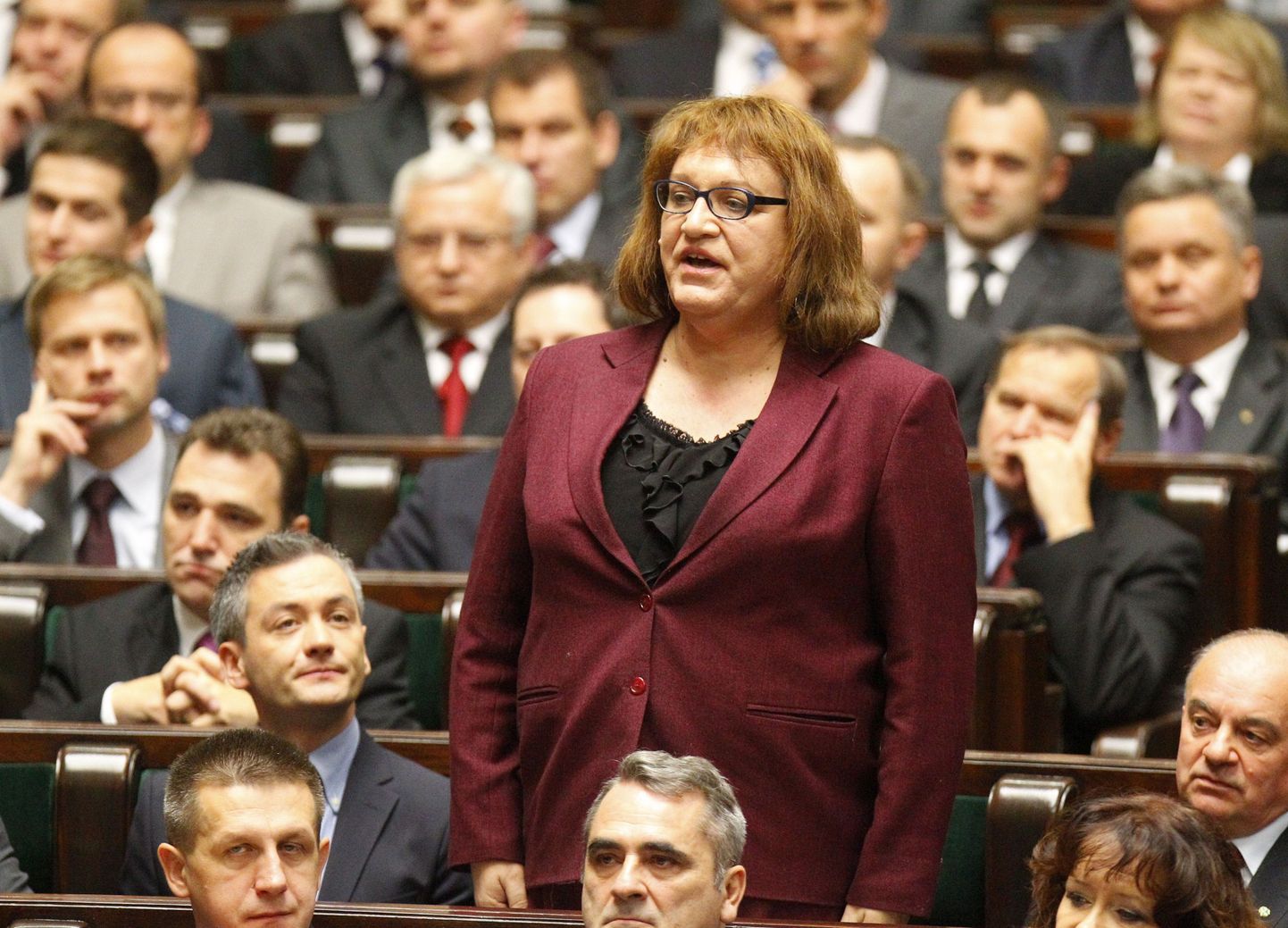 Poola esimene transseksuaalne parlamendisaadik Anna Grodzka täna Varssavis ametivannet andmas.