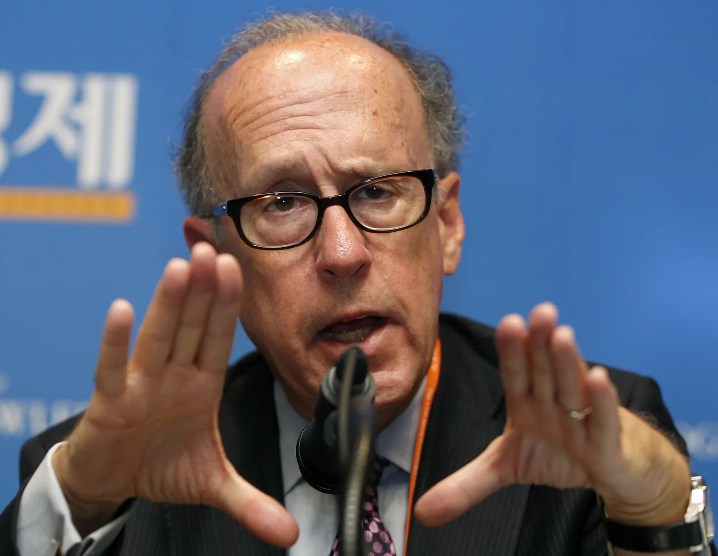 Stephen Roach ei näe USAs inflatsiooniga võitlemisel alternatiive Paul Volckeri lähenemisele 1980ndate järsu intressitõstmisega, mis viis majanduse langusesse