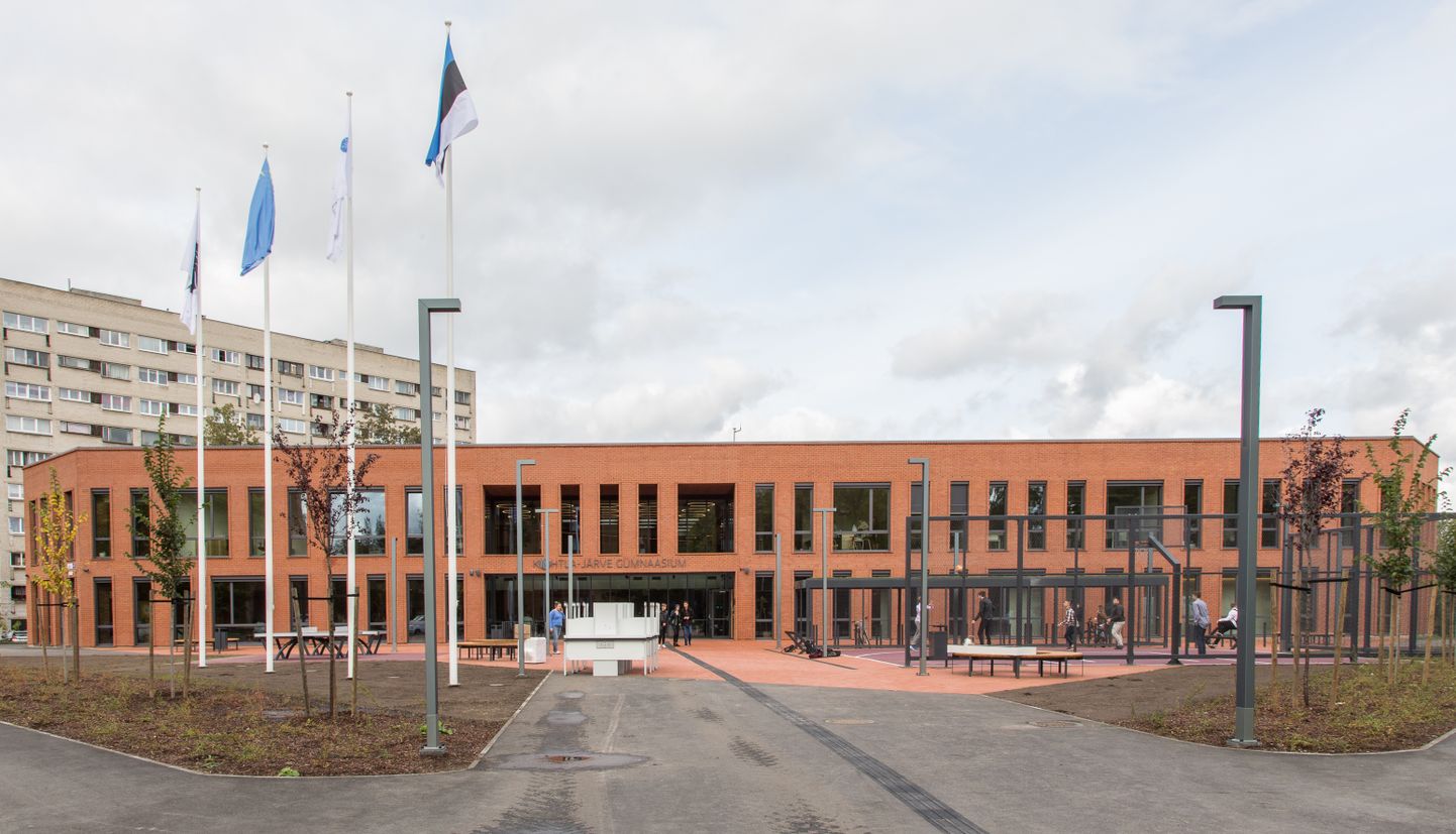 Kohtla-Järve uus gümnaasium avas uksed mullu septembris ning toitlustaja leidmiseks tehti hange. Nüüd tahab kool aga ise hakata teenust korraldama.