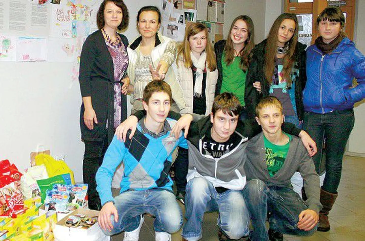 В течение двух недель ученики Таллиннской Тынисмяэской реальной школы собирали корм и денежные средства в помощь питомцам приюта для бездомных домашних  животных.