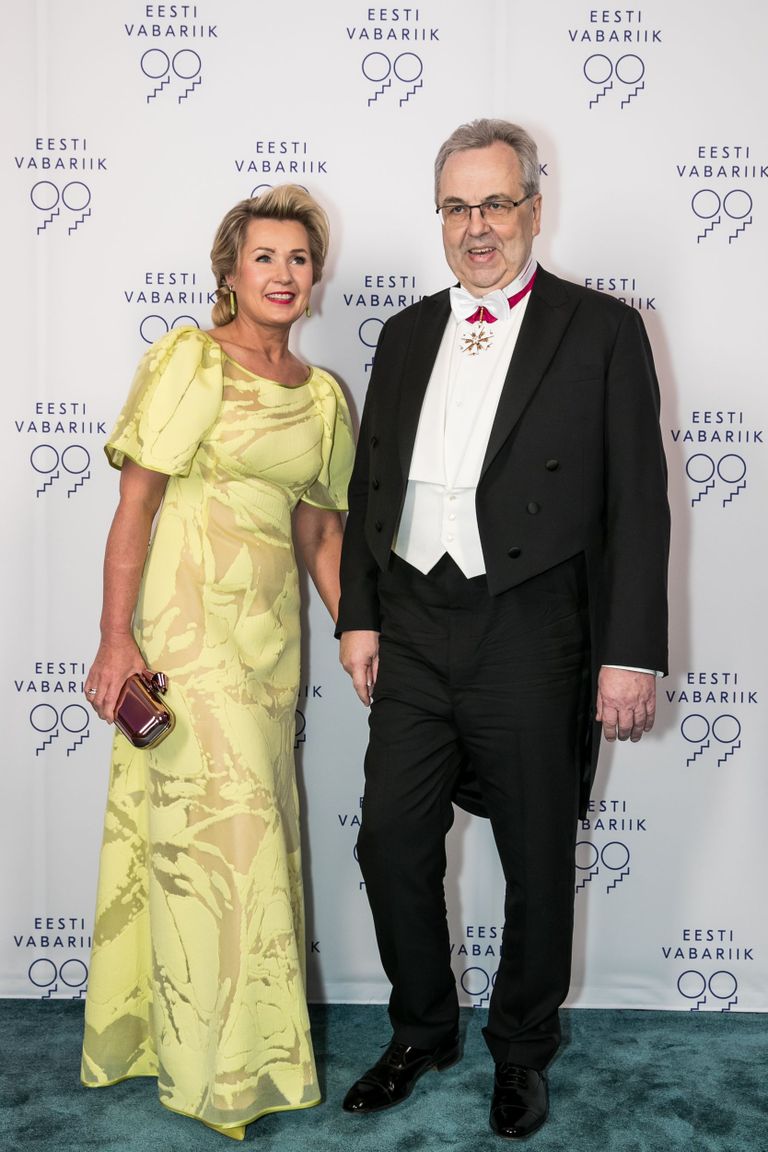 Silberauto juhatuse esimees, presidendi kultuurirahastu toetaja Väino Kaldoja ja Reet Kaldoja. Reet Kaldoja kannab Aldo Järvsoo kleiti.