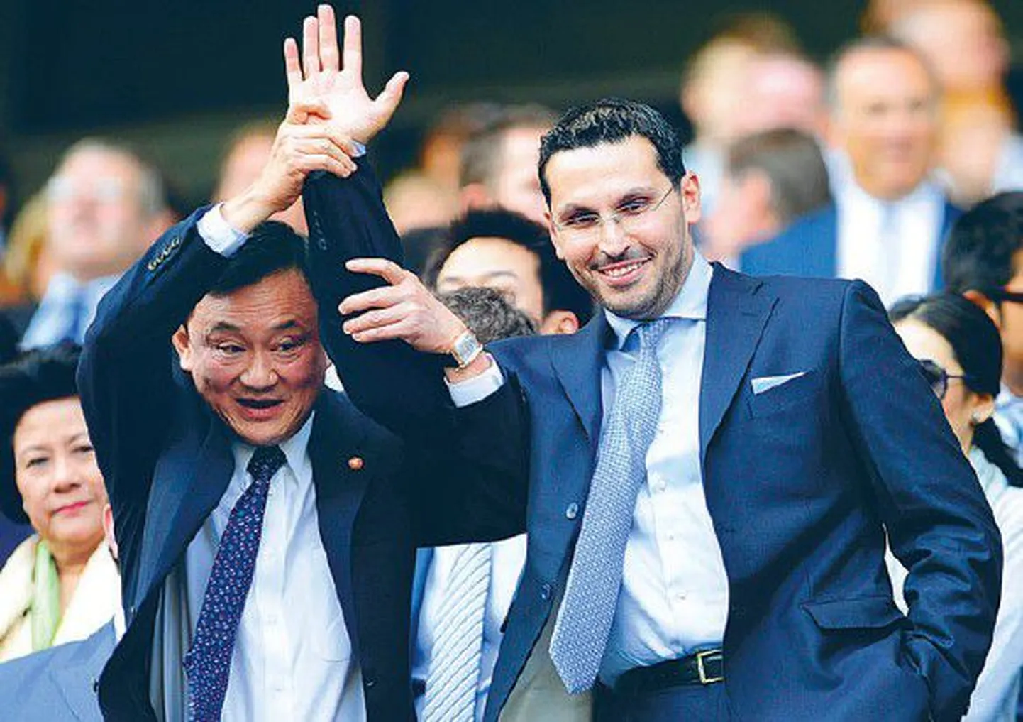 Manchester City endine omanik Thaksin Shinawatra andis klubi ametlikult üle šeik Mansourile.