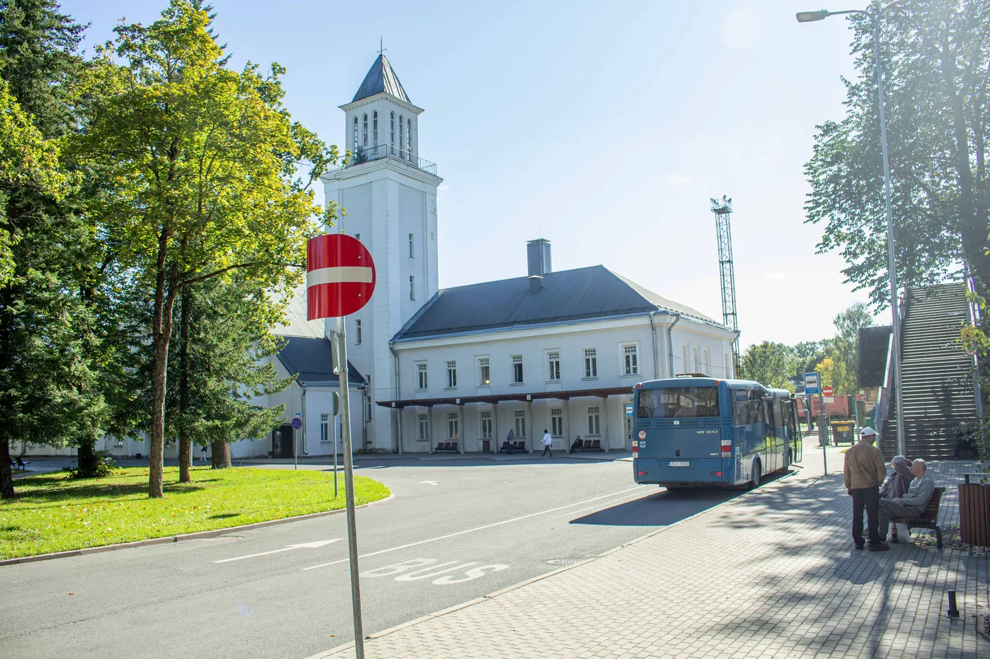 Piiriületajad tabati Valga bussijaamast. Fotol olevad isikud ja buss pole juhtumiga seotud.