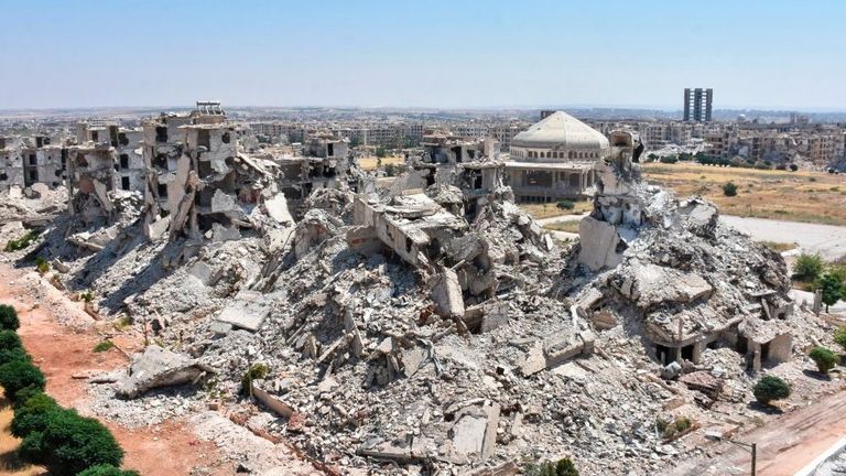 Тактику ведения войны Россия сначала отработала в Сирии, говорят эксперты. Алеппо многие месяцы подвергался авиаударам российских самолетов. Мариуполь позже повторил судьбу второго по величине города Сирии.