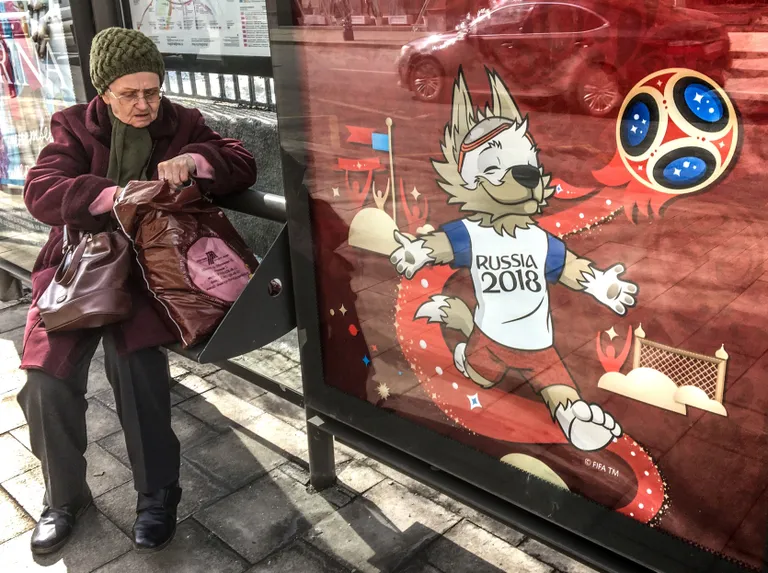 Venemaa 2018 jalgpalli MMi logo ja maskot, antropomorfne hunt Zabivaka